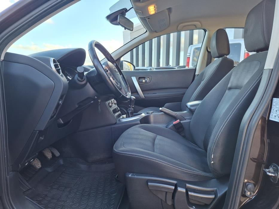 NISSAN Qashqai 2012