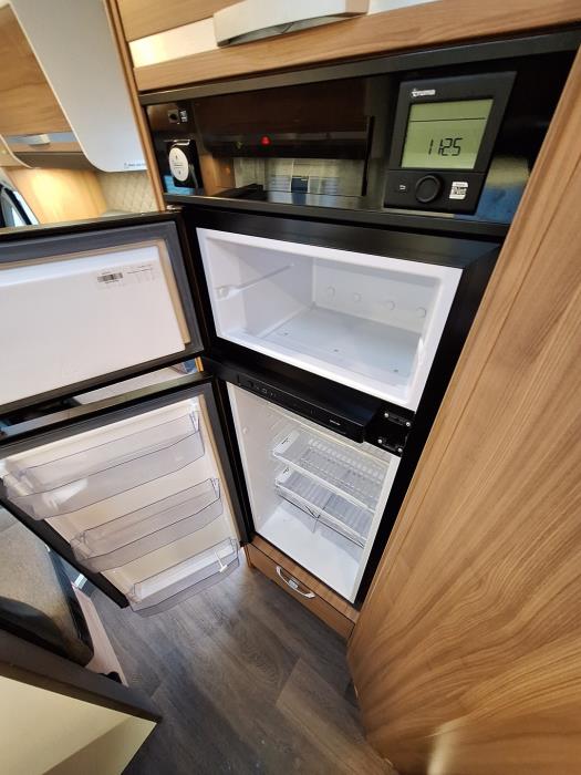 ADRIA Matrix Axess 670 SL 2020