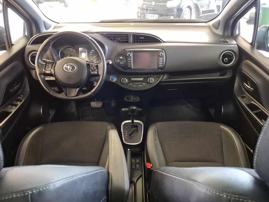 TOYOTA Yaris 2019