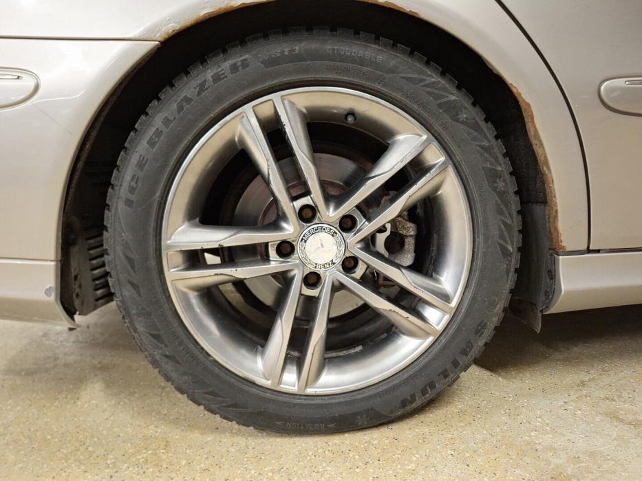 MERCEDES-BENZ E 2004