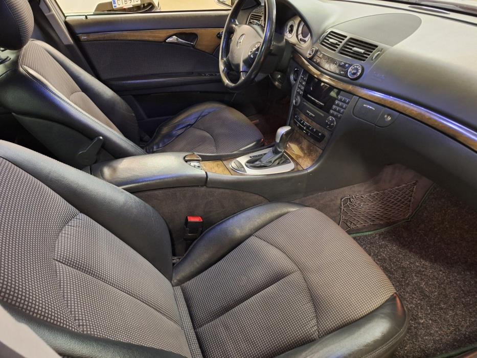MERCEDES-BENZ E 2004