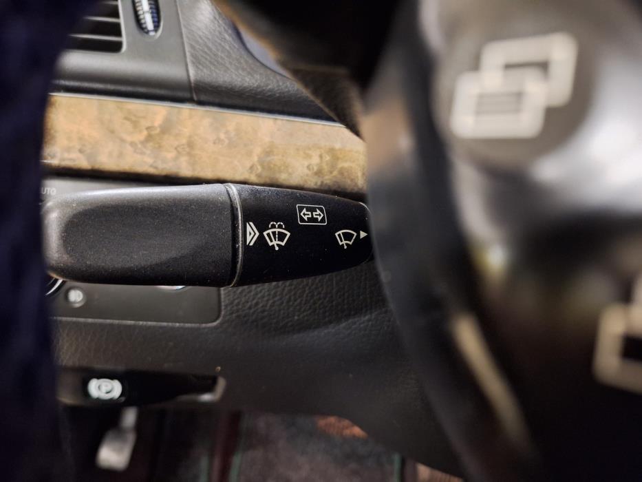 MERCEDES-BENZ E 2004