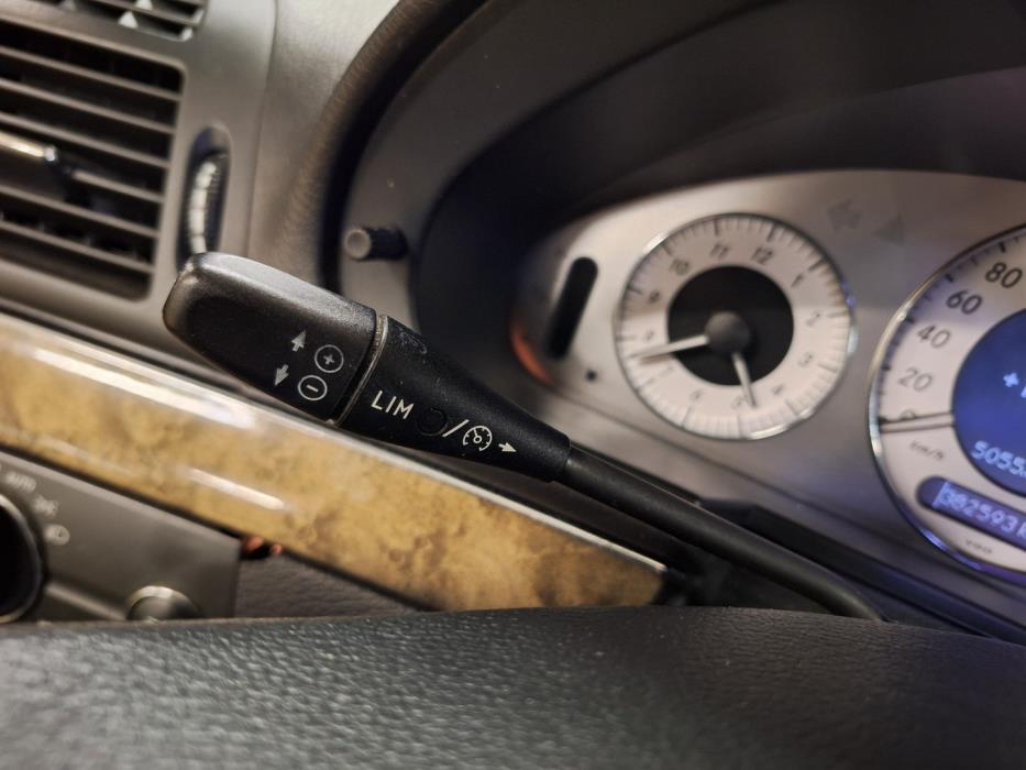 MERCEDES-BENZ E 2004