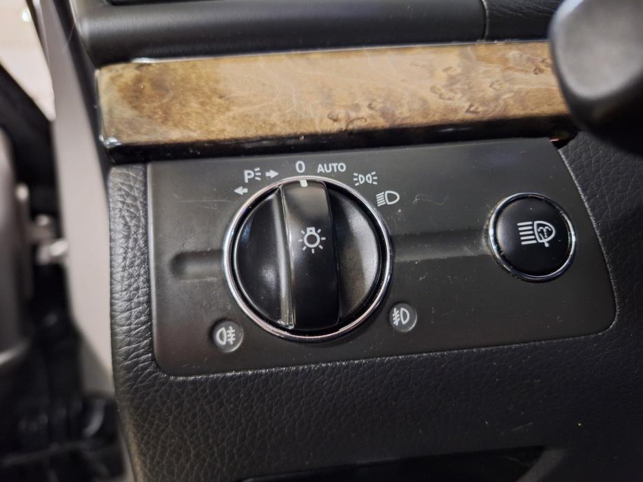 MERCEDES-BENZ E 2004