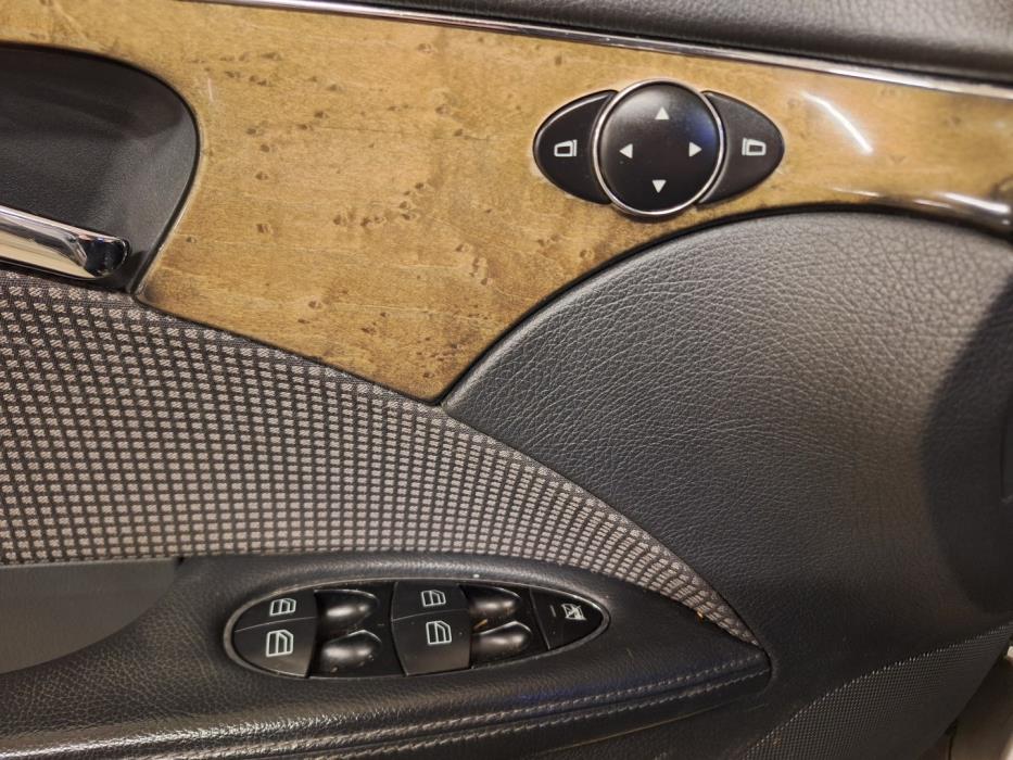 MERCEDES-BENZ E 2004