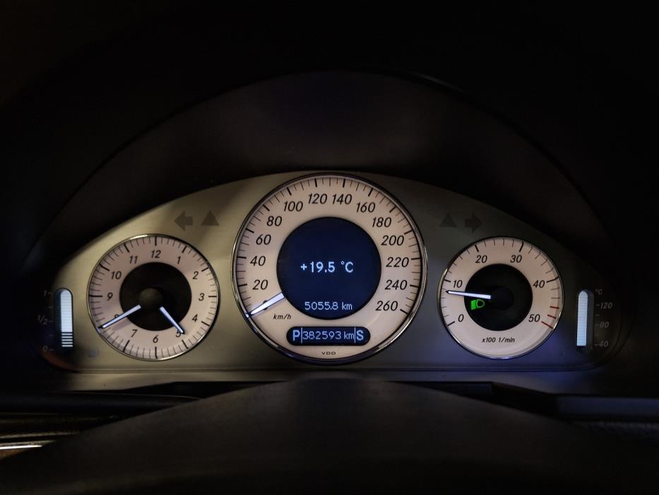 MERCEDES-BENZ E 2004