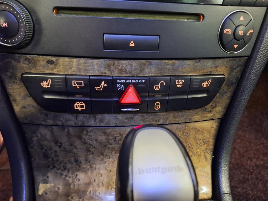 MERCEDES-BENZ E 2004