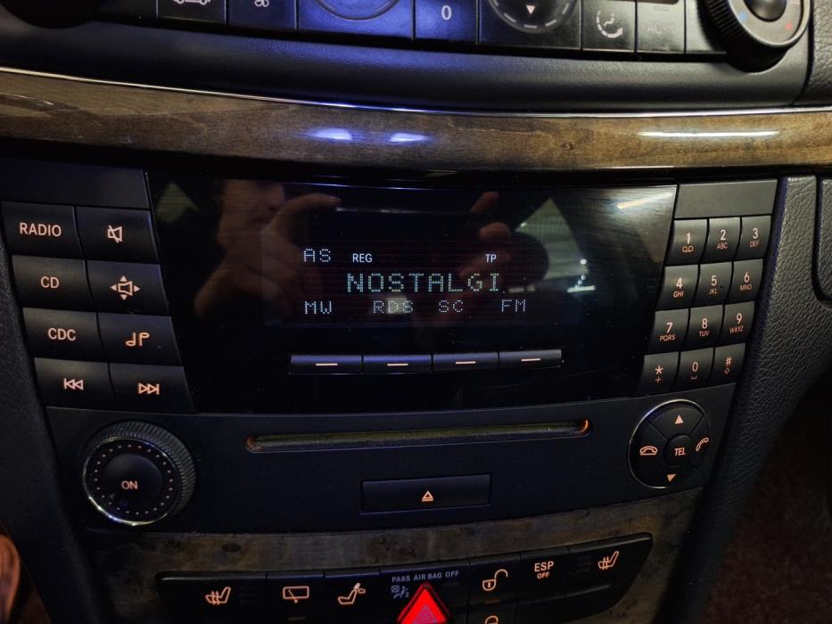 MERCEDES-BENZ E 2004