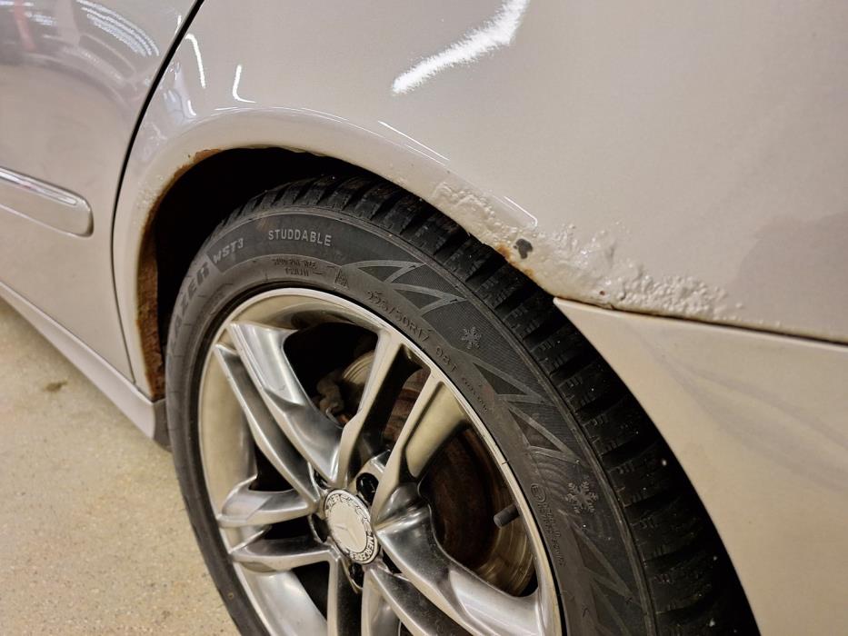 MERCEDES-BENZ E 2004