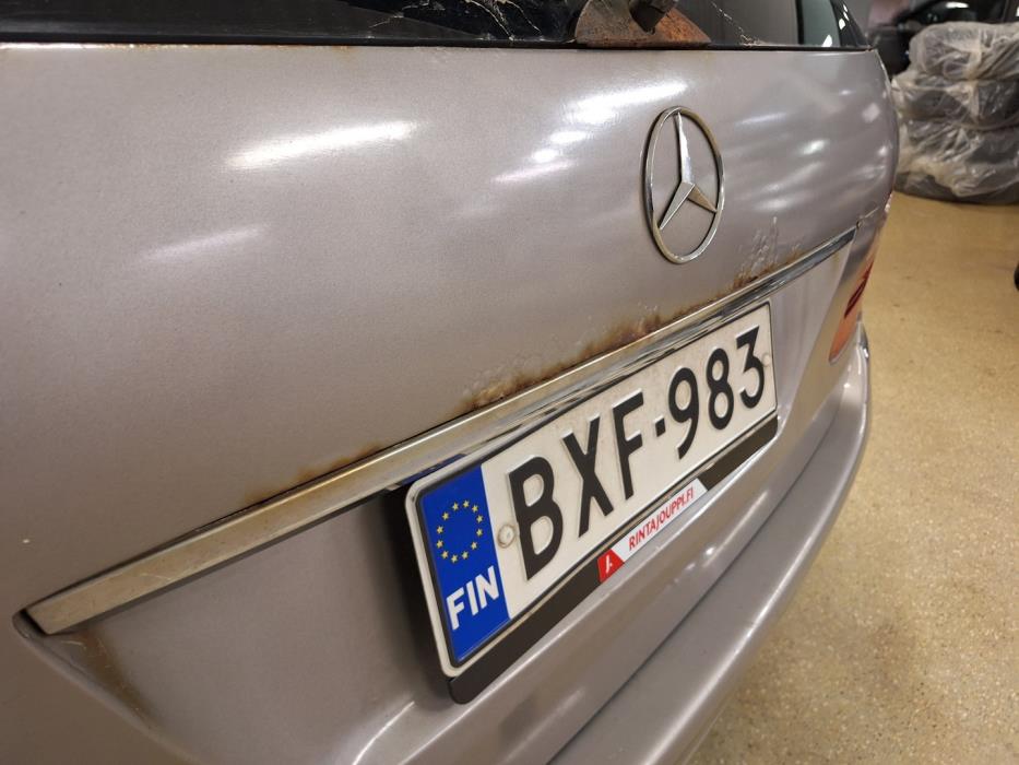 MERCEDES-BENZ E 2004