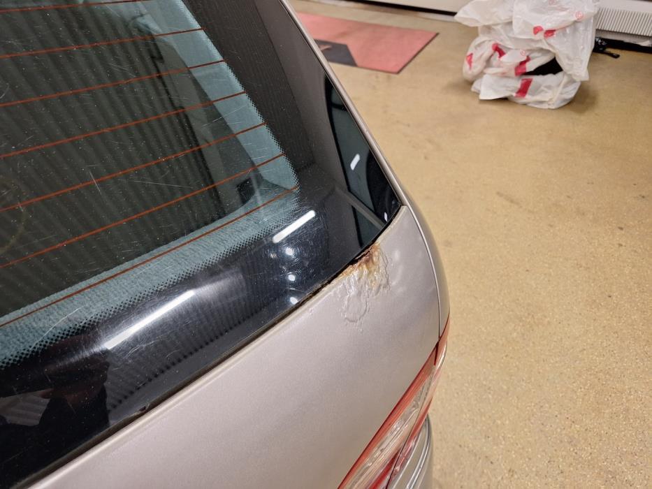 MERCEDES-BENZ E 2004