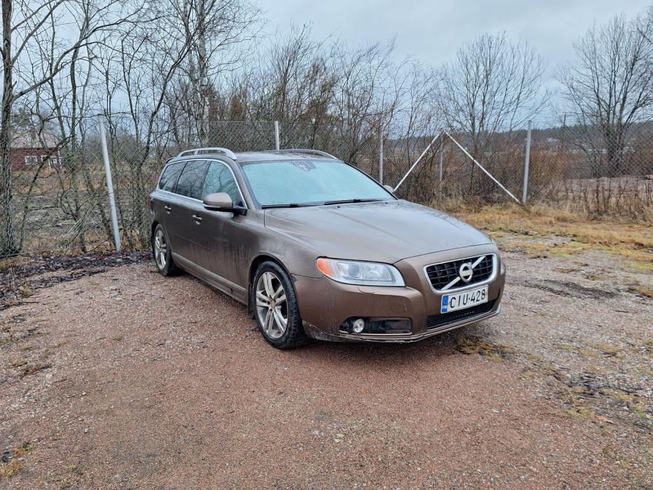 VOLVO V70 2012