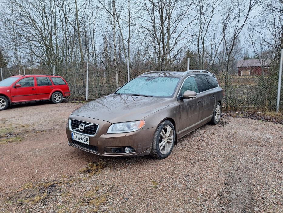 VOLVO V70 2012