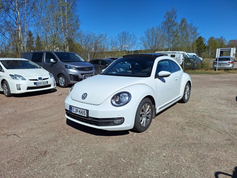 VOLKSWAGEN Beetle 2015