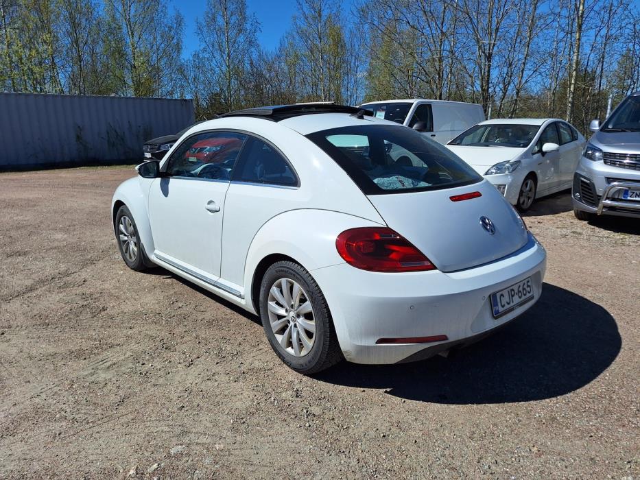 VOLKSWAGEN Beetle 2015