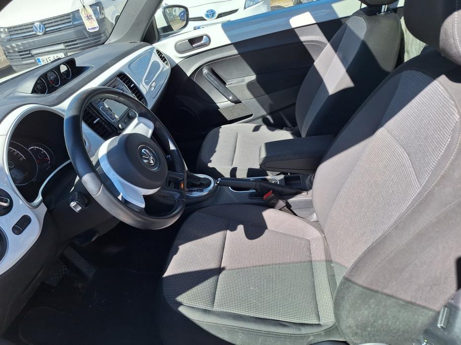 VOLKSWAGEN Beetle 2015