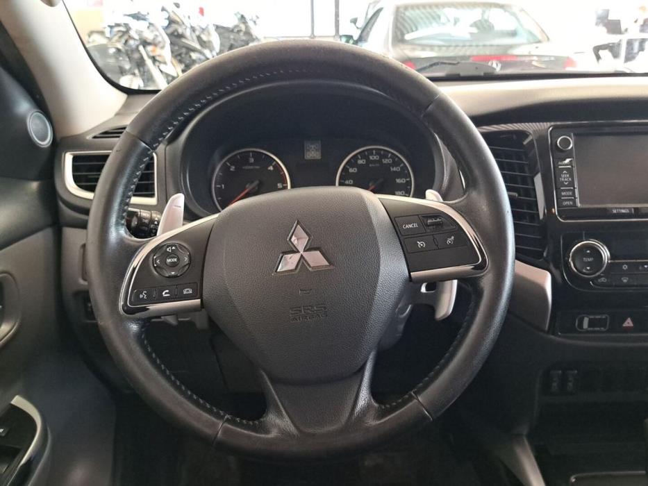 MITSUBISHI L200 2015