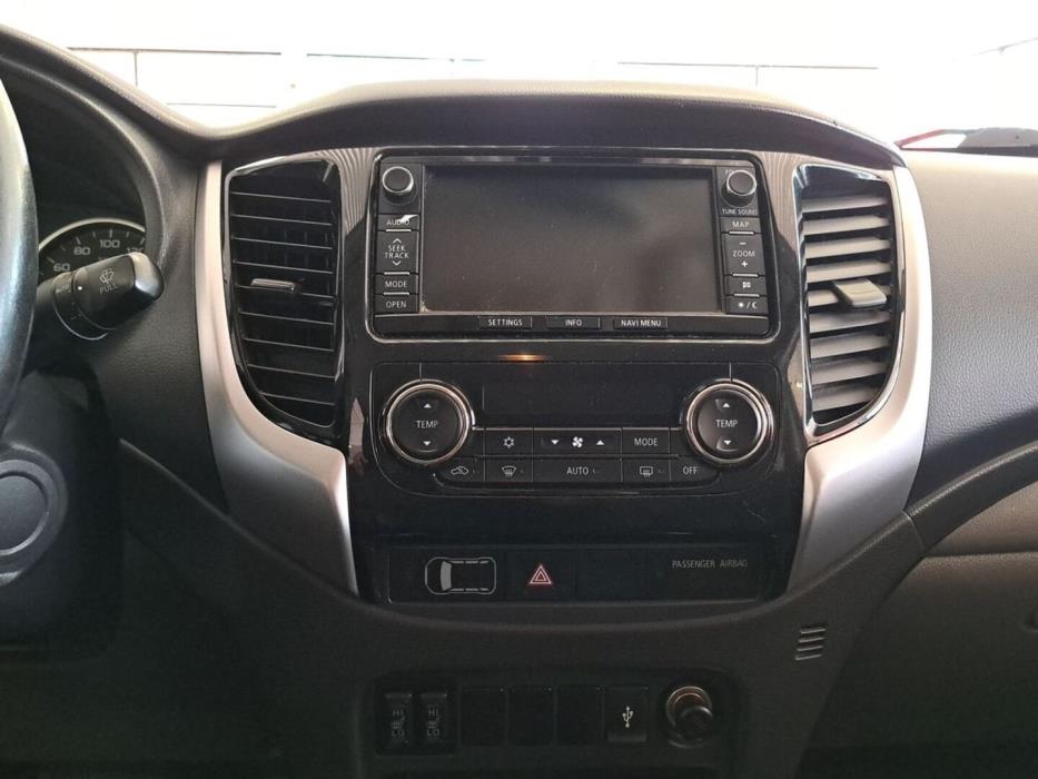 MITSUBISHI L200 2015