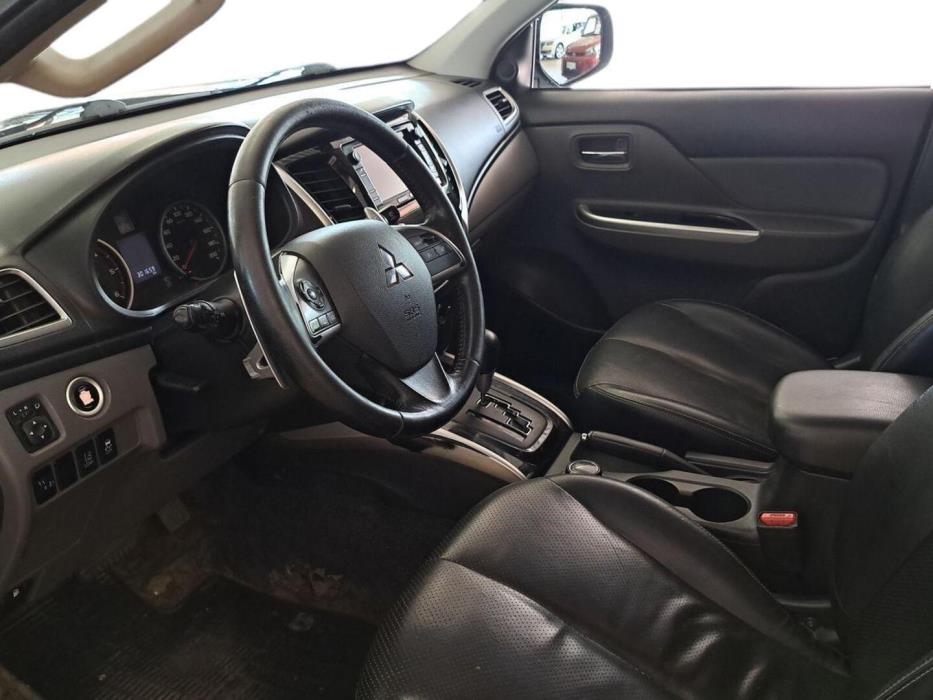 MITSUBISHI L200 2015
