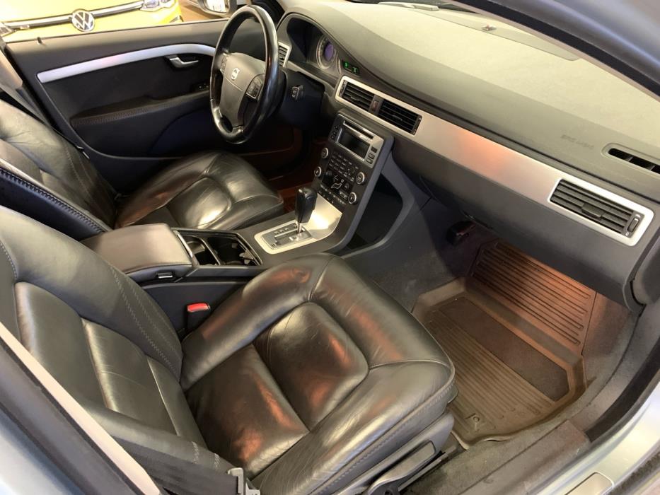 VOLVO V70 2009