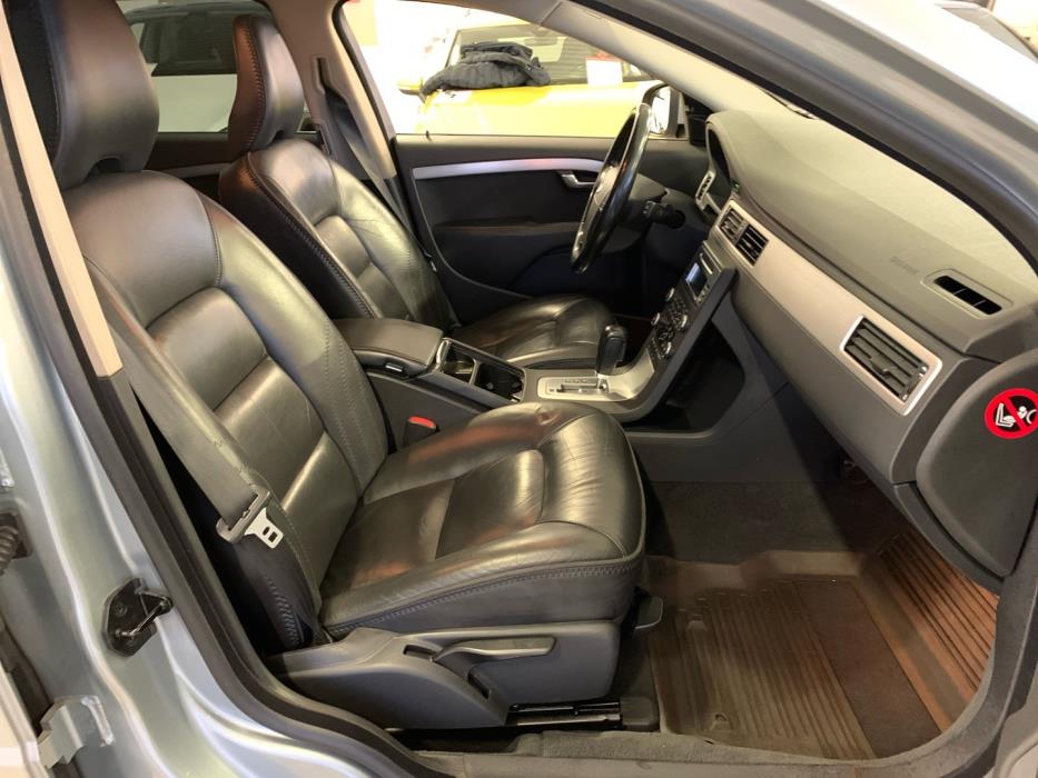 VOLVO V70 2009