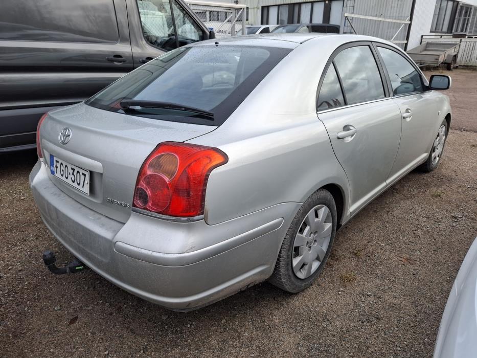 TOYOTA Avensis 2005