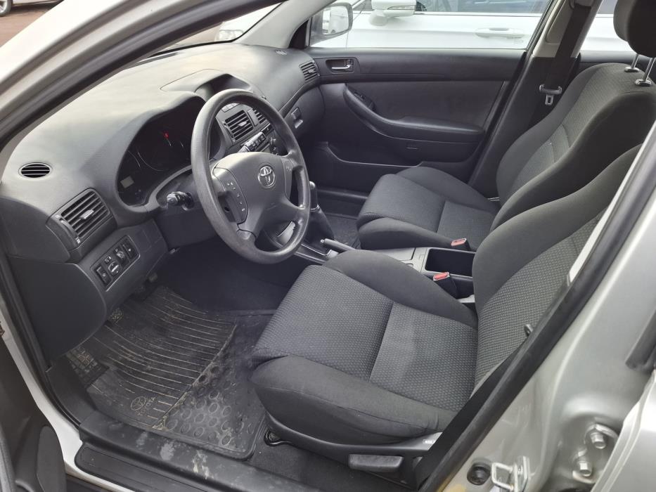 TOYOTA Avensis 2005