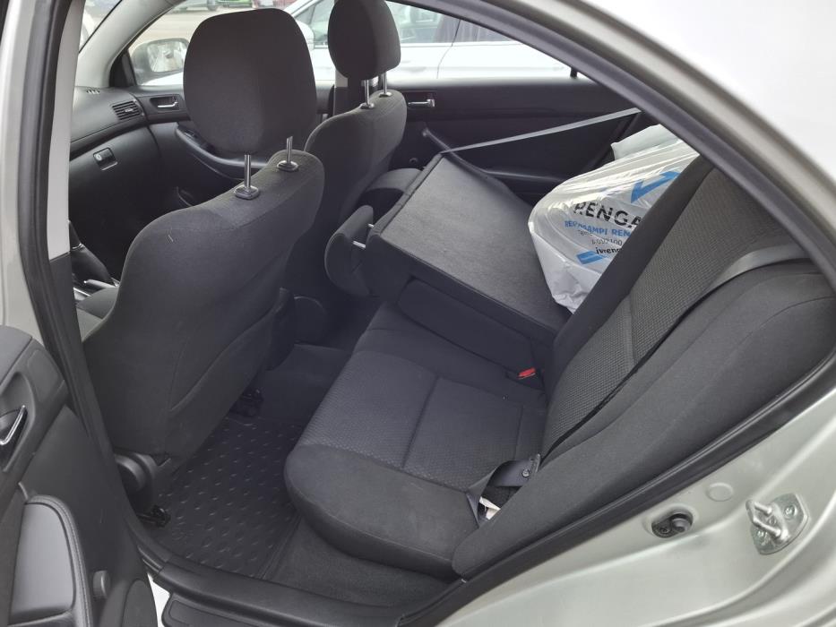 TOYOTA Avensis 2005