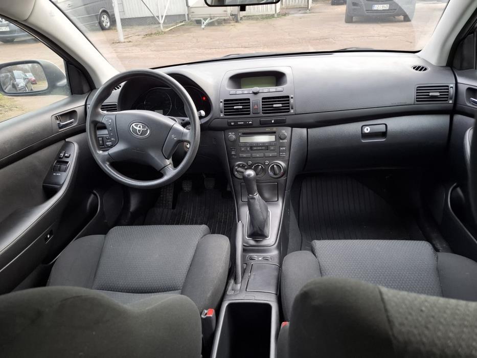 TOYOTA Avensis 2005