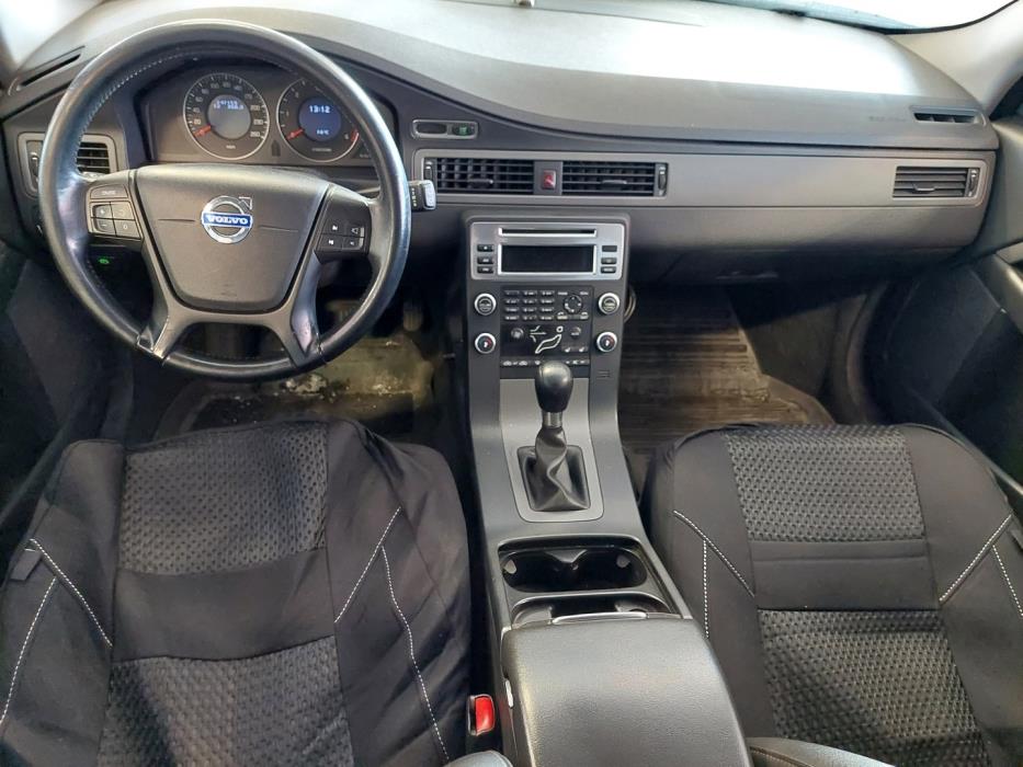 VOLVO V70 2010
