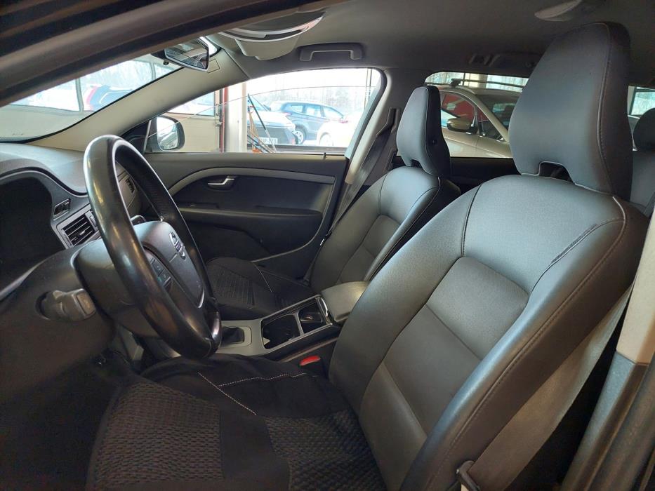 VOLVO V70 2010