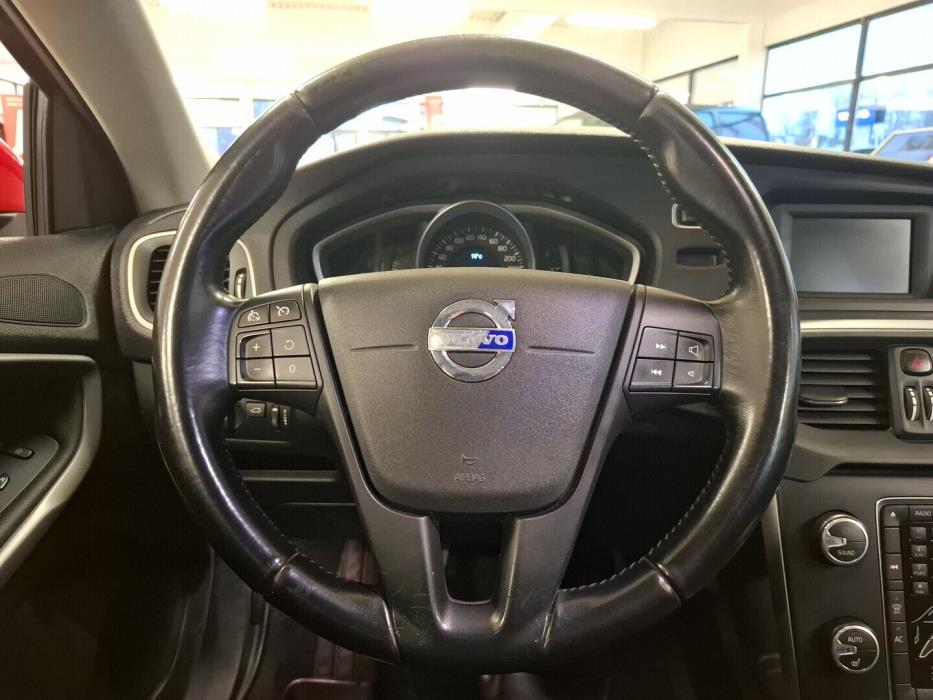VOLVO V40 2014