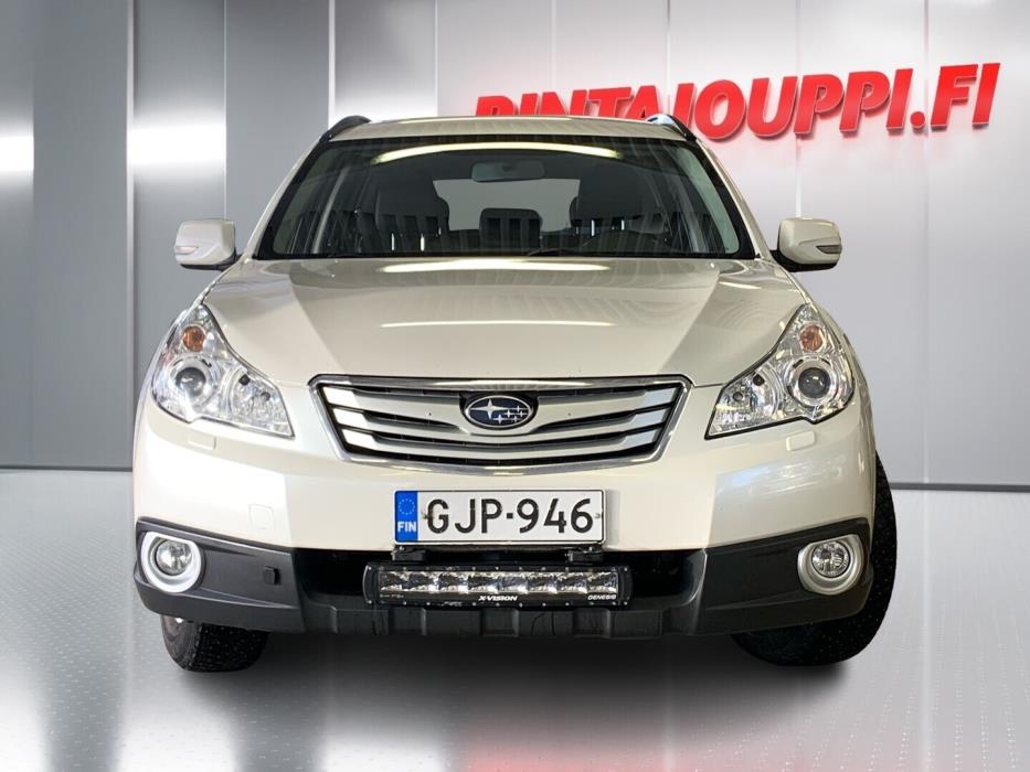 SUBARU Outback 2011