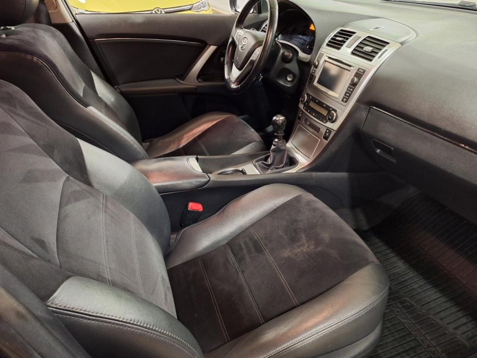 TOYOTA Avensis 2014