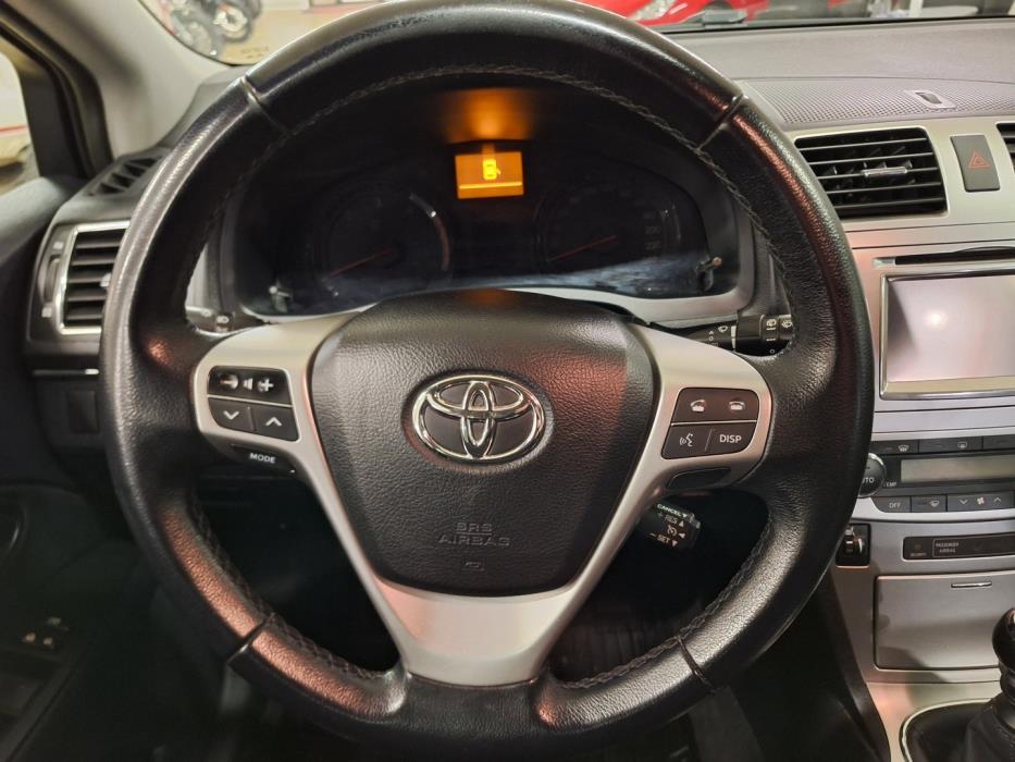 TOYOTA Avensis 2014