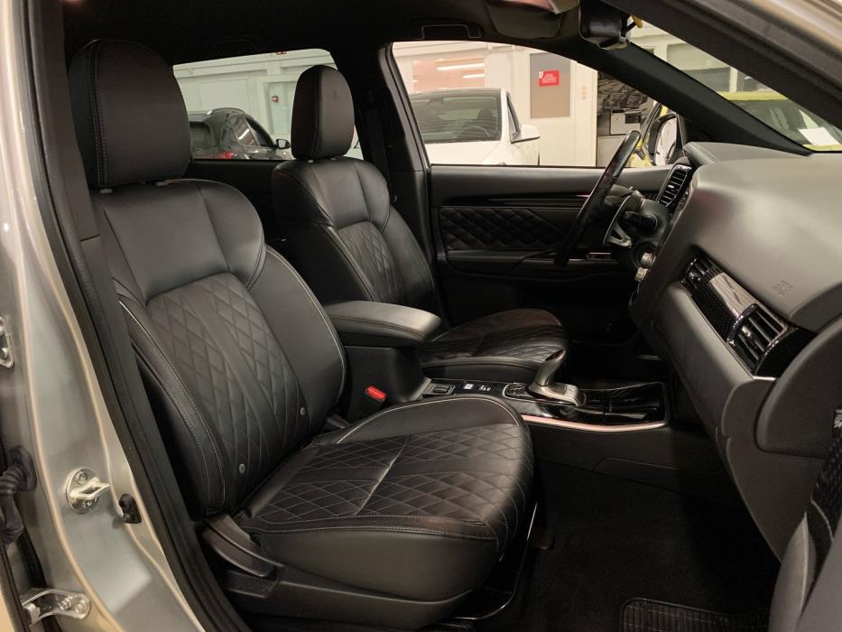 MITSUBISHI Outlander PHEV 2020