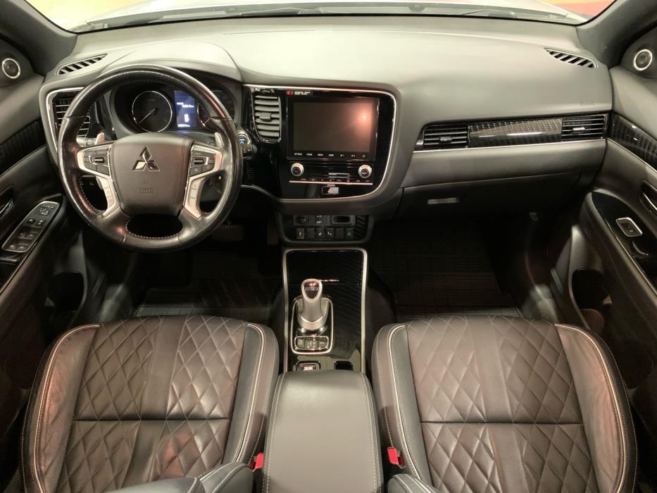 MITSUBISHI Outlander PHEV 2020