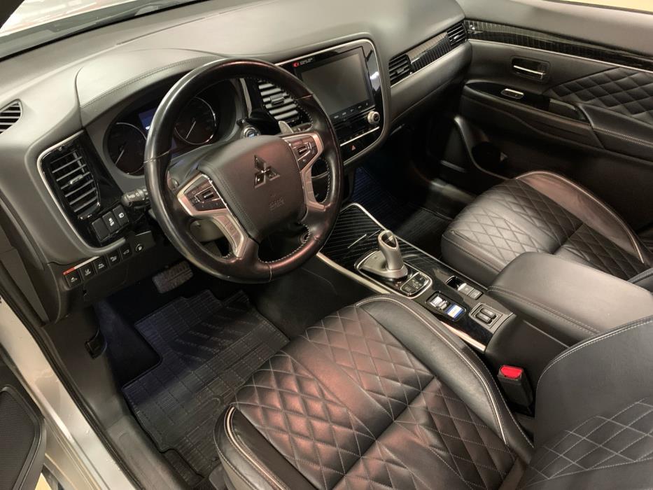 MITSUBISHI Outlander PHEV 2020