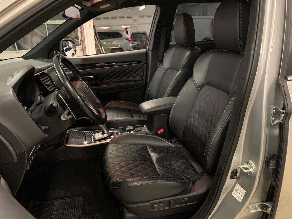 MITSUBISHI Outlander PHEV 2020