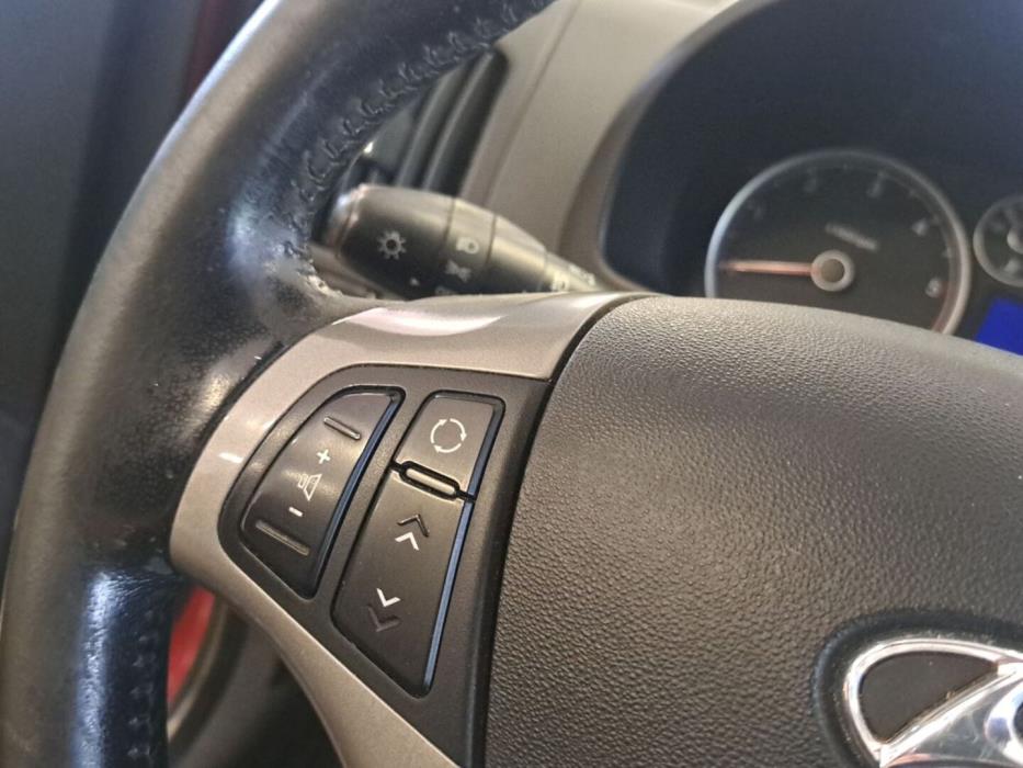 HYUNDAI i30 2010