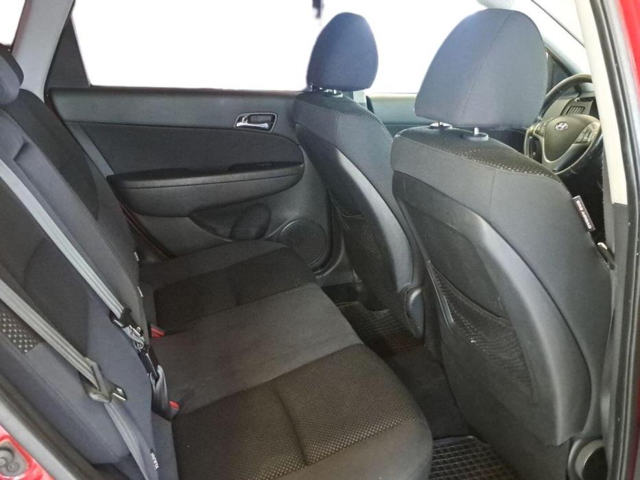 HYUNDAI i30 2010