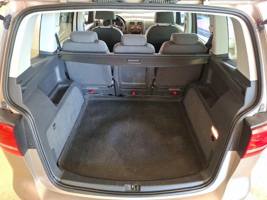 VOLKSWAGEN Touran 2011
