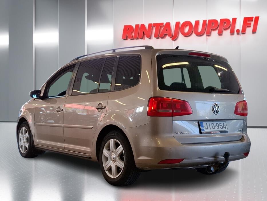 VOLKSWAGEN Touran 2011