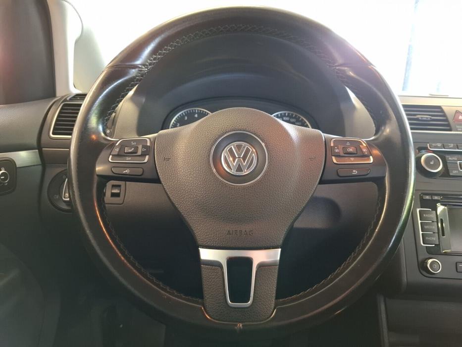VOLKSWAGEN Touran 2011