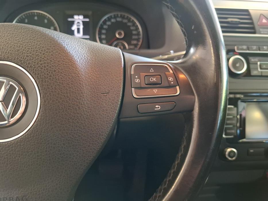 VOLKSWAGEN Touran 2011