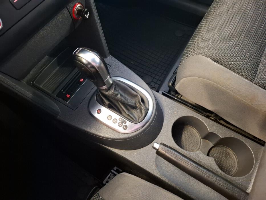 VOLKSWAGEN Touran 2011