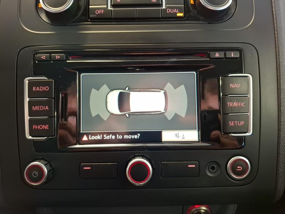 VOLKSWAGEN Touran 2011