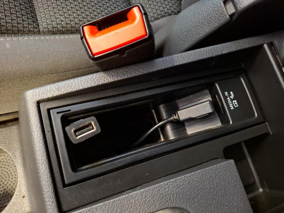 VOLKSWAGEN Touran 2011