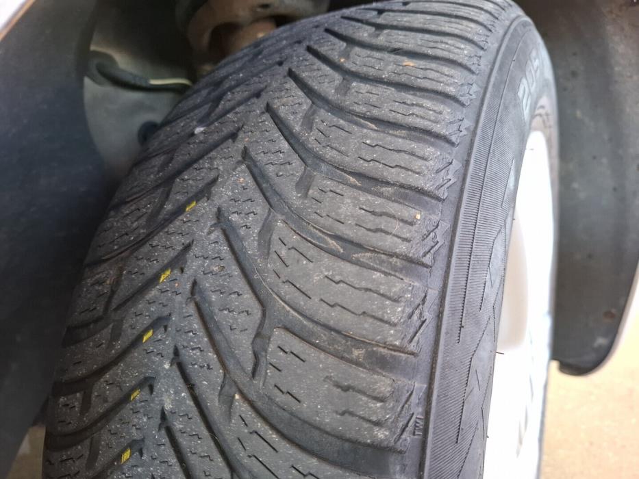 VOLKSWAGEN Touran 2011