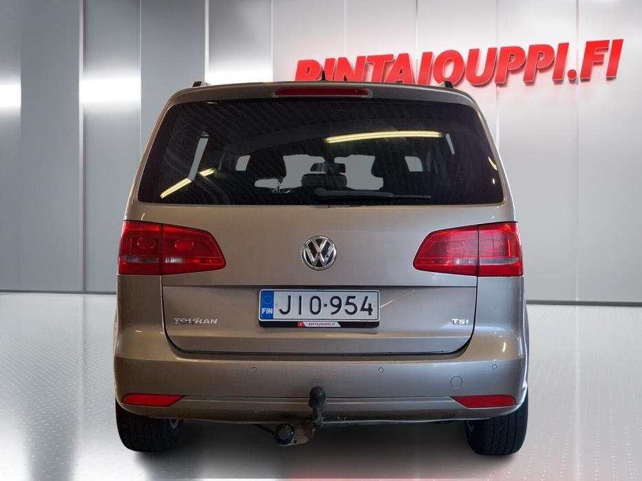 VOLKSWAGEN Touran 2011